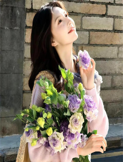 双人床上做的运动打扑克的视频_欧美高清milf在线播放_美女_艺术图